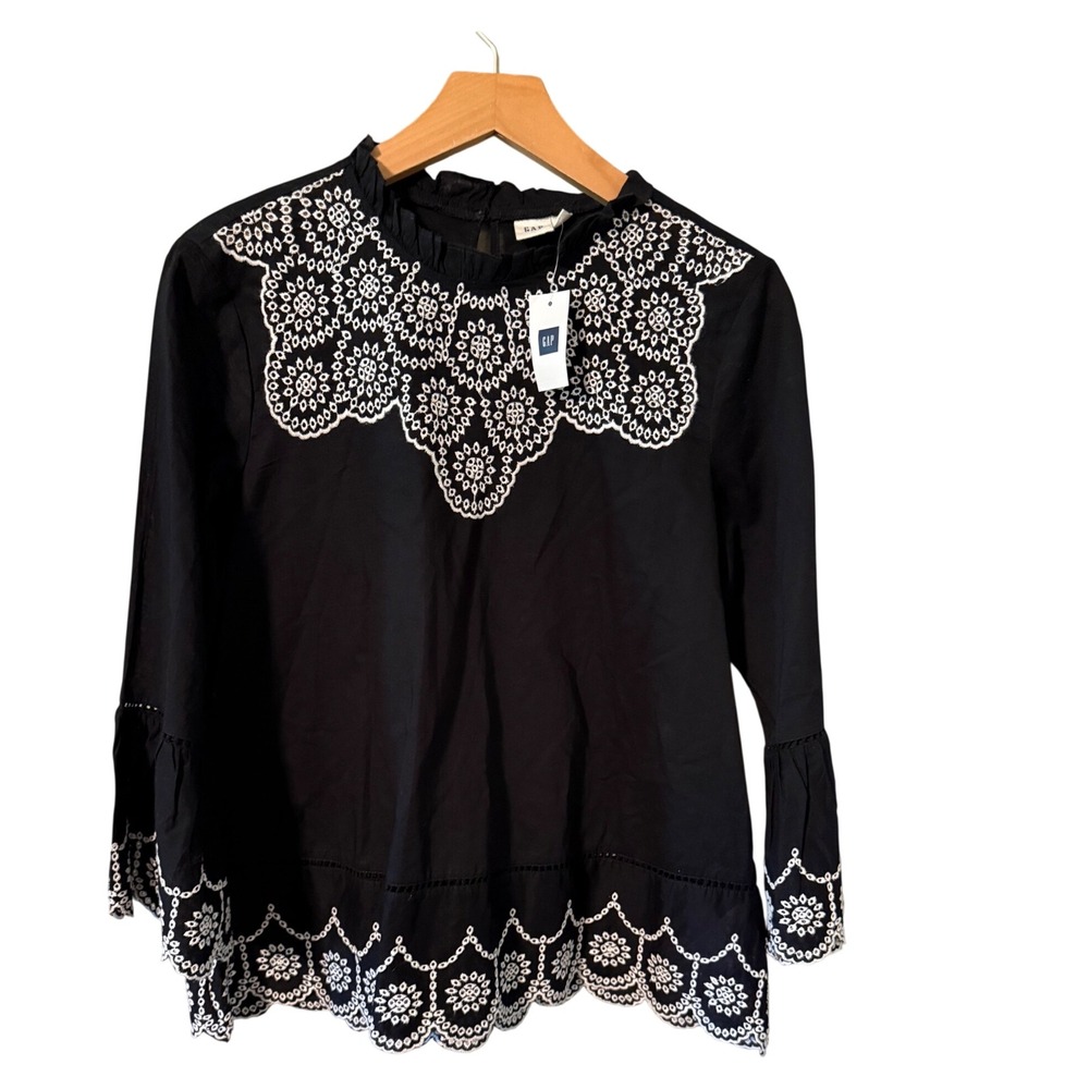 GAP Womens Black White Eyelet Embroidered Ruffle Neck Bell Sleeve Blouse M NEW